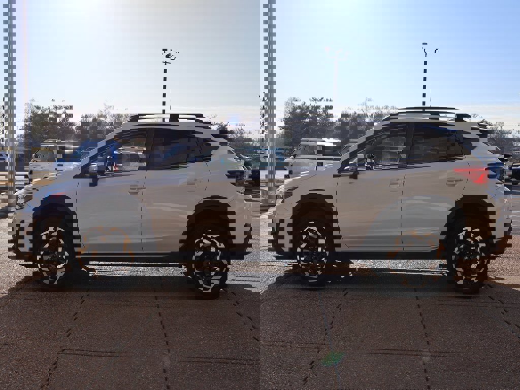 Used 2023 Subaru Crosstrek 2.5i Limited w/ Moonroof Package image 3