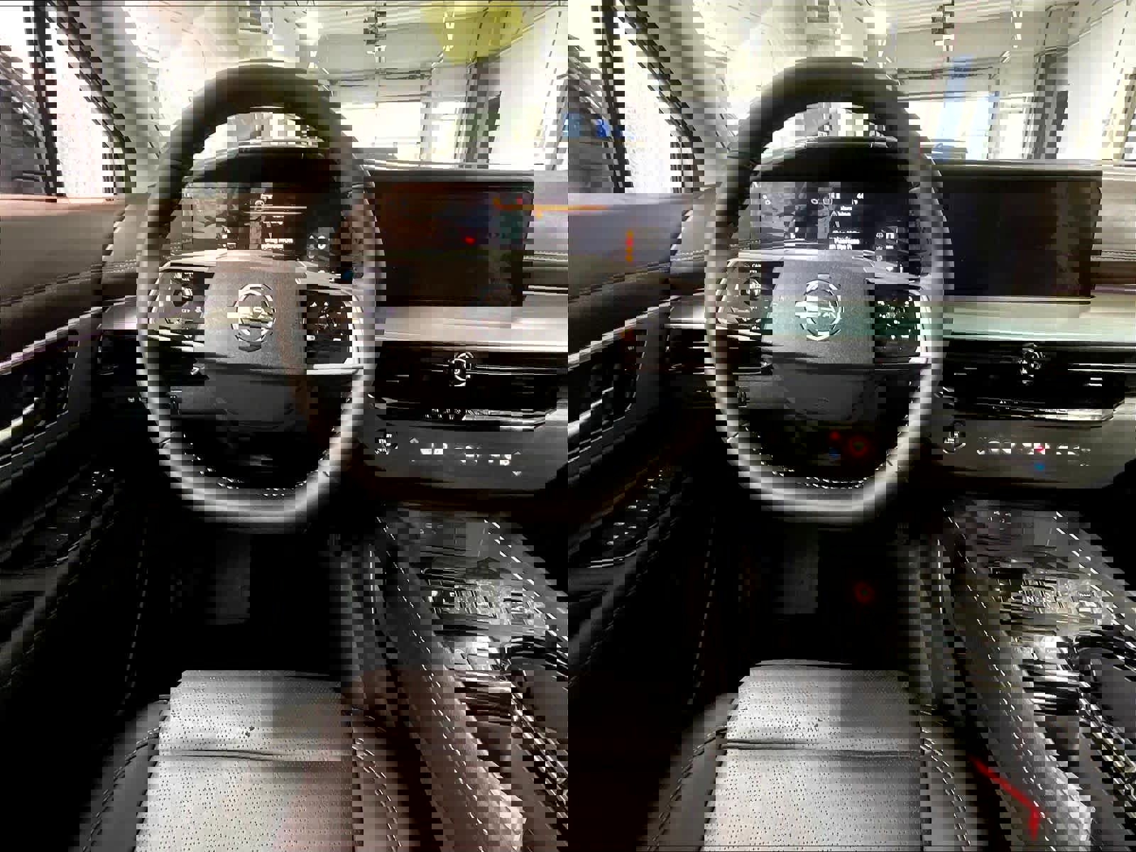 Certified 2026 Nissan Murano Platinum w/ Cargo Package image 17