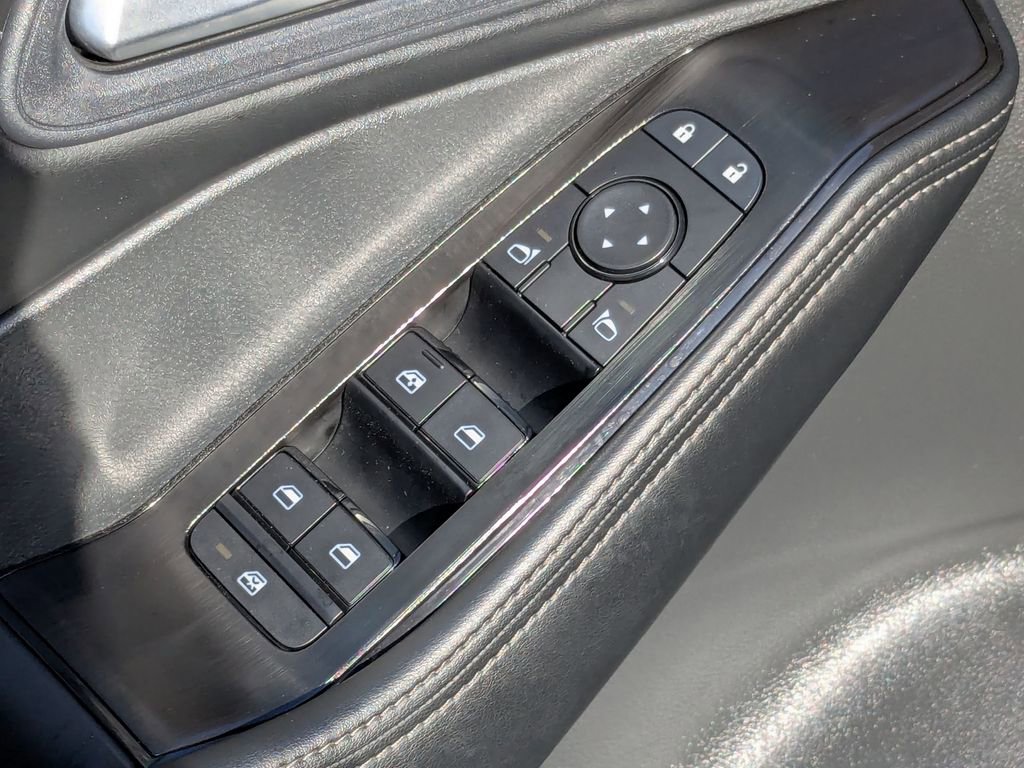 Used 2025 Nissan Rogue SV w/ SV Premium Package image 12