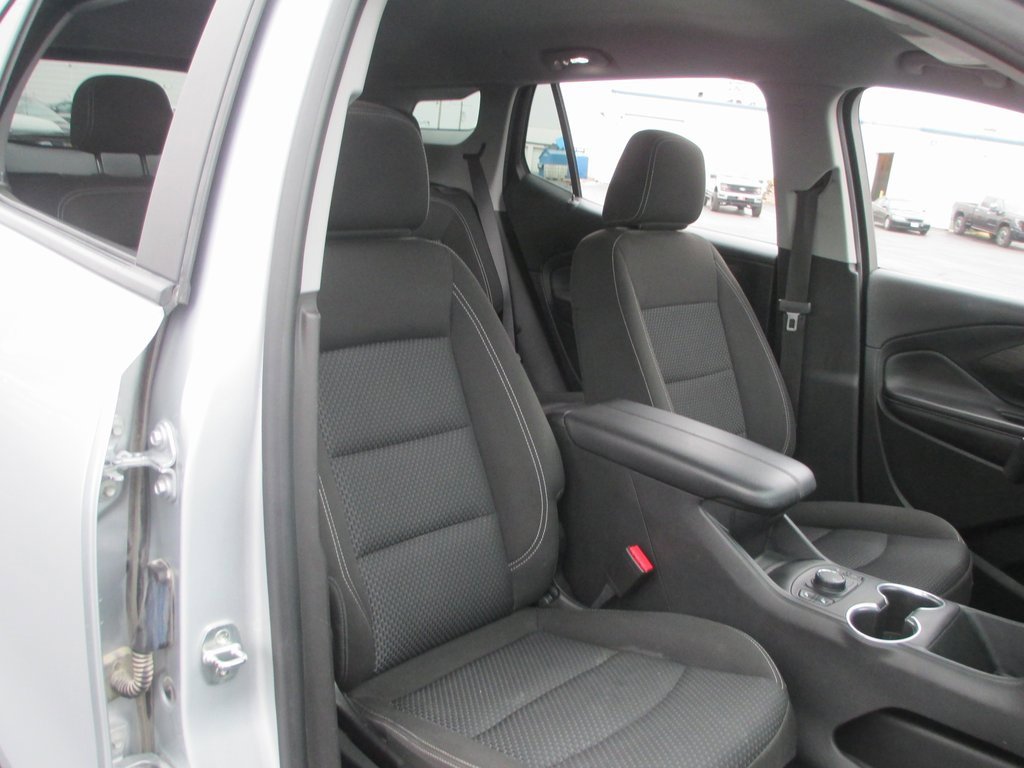 Used 2022 GMC Terrain SLE w/ Driver Convenience Package image 16