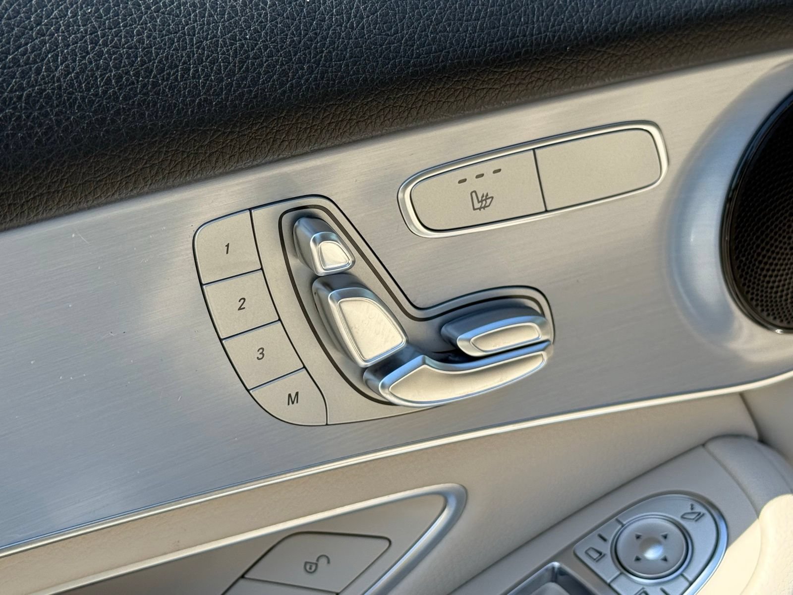 Used 2021 Mercedes-Benz GLC 300 image 24
