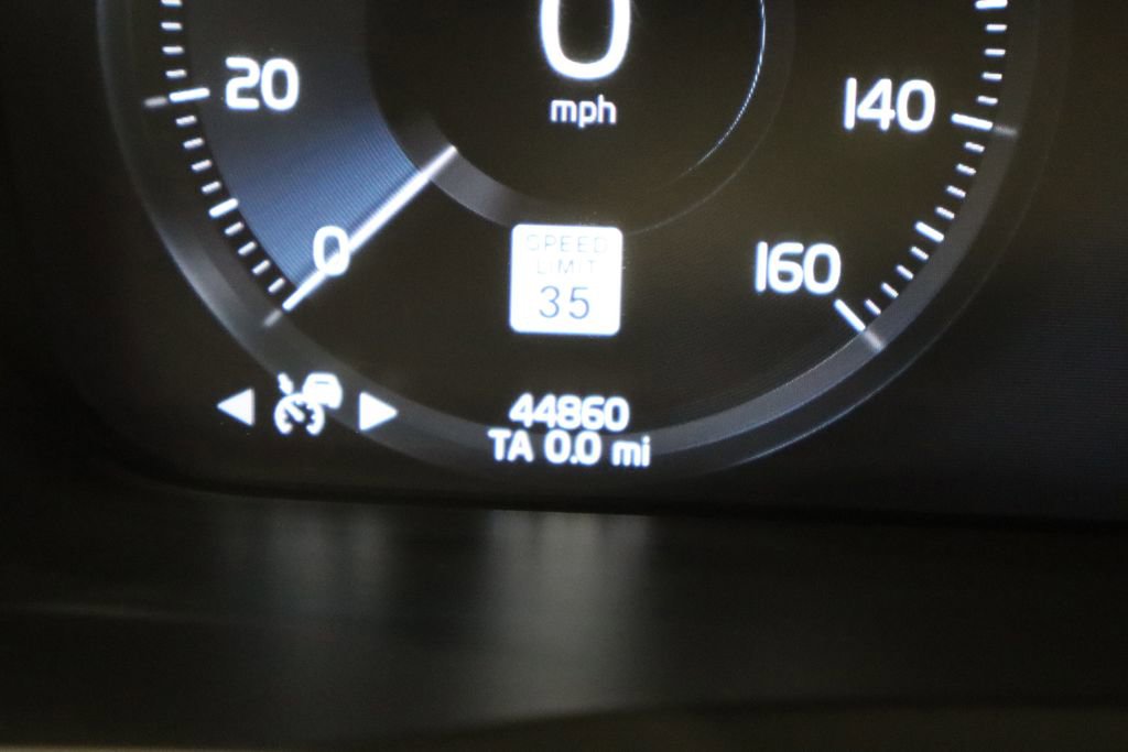 Used 2022 Volvo XC90 T6 Momentum w/ Advanced Package image 40