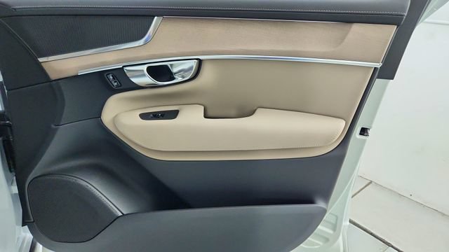 New 2026 Volvo XC90 T8 Plus w/ Protection Package AWD/4WD image 39
