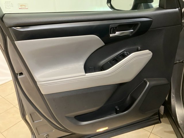 Used 2020 Toyota Highlander XLE image 9