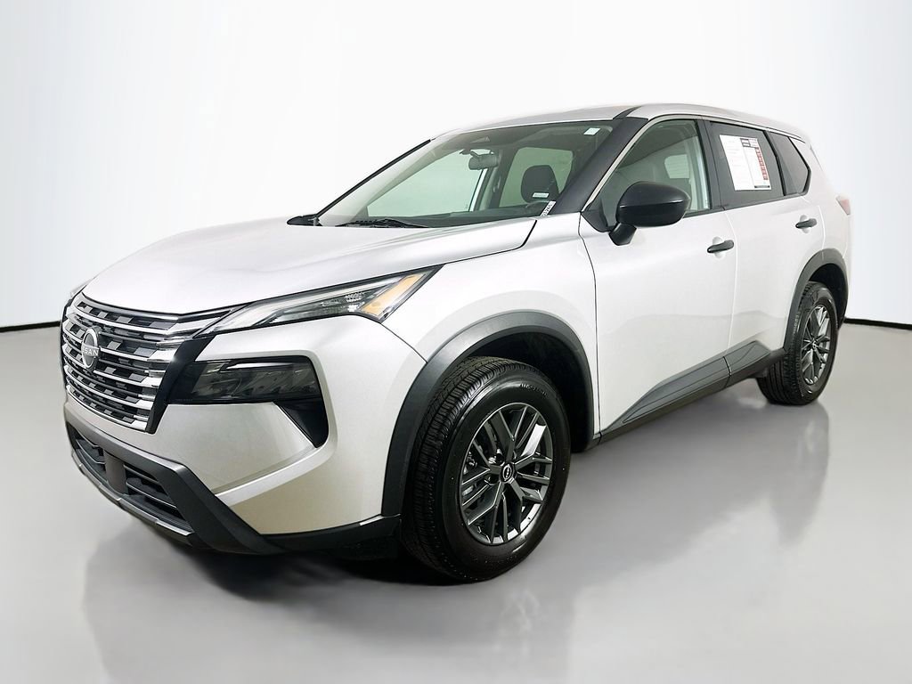 Used 2024 Nissan Rogue S image 3