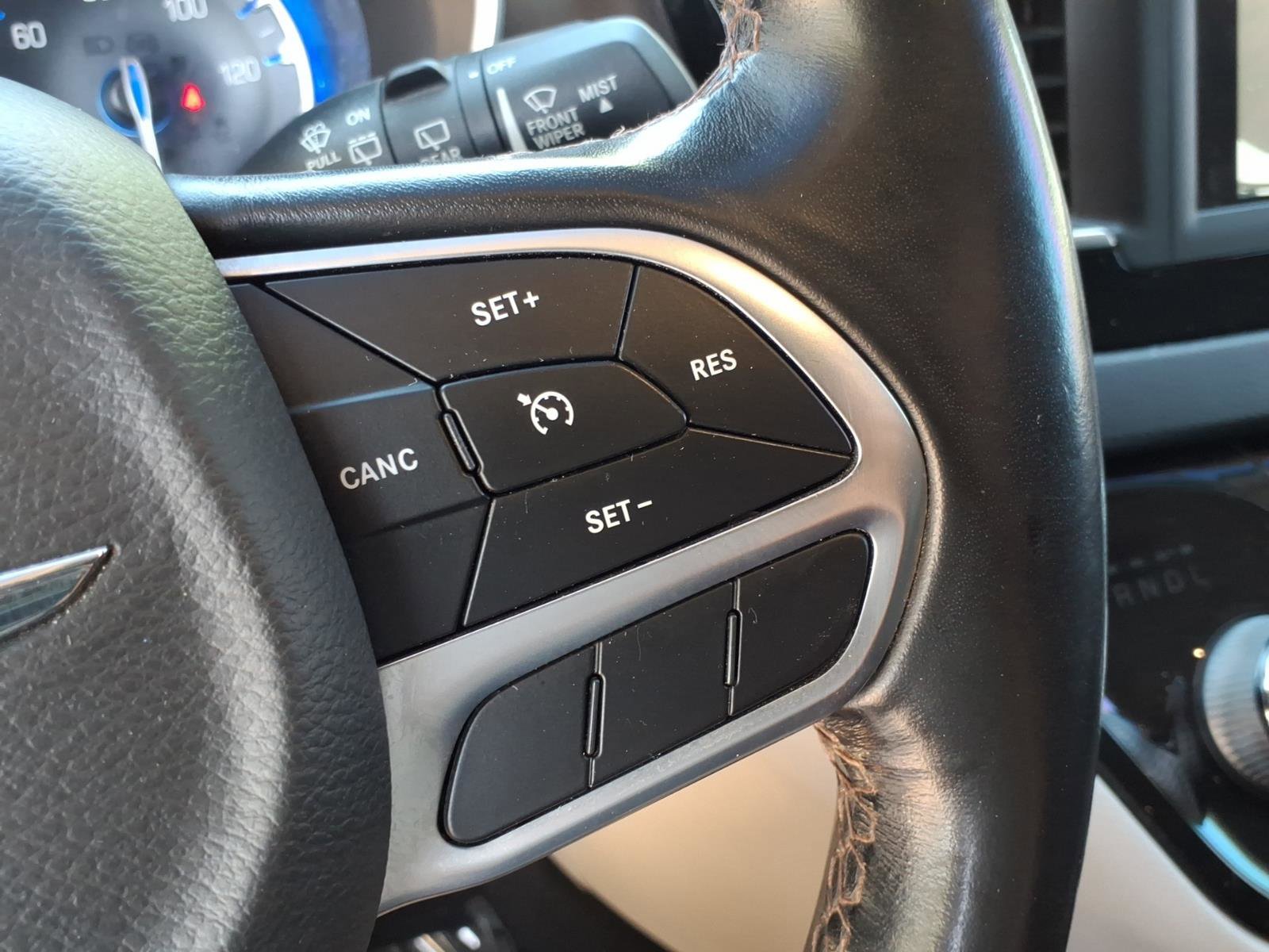 Used 2019 Chrysler Pacifica Touring-L image 24