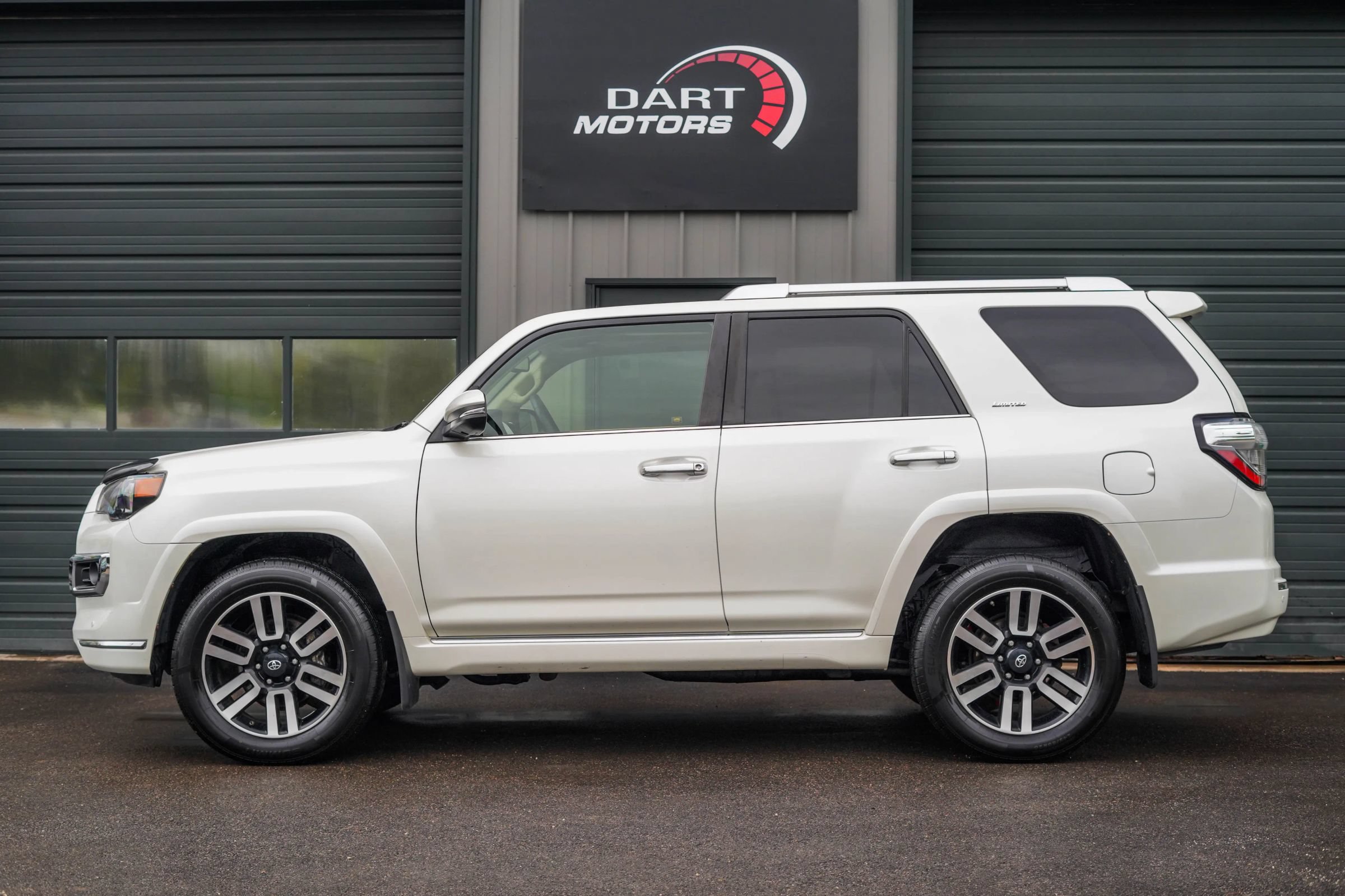 Used 2017 Toyota 4Runner Limited AWD/4WD image 4