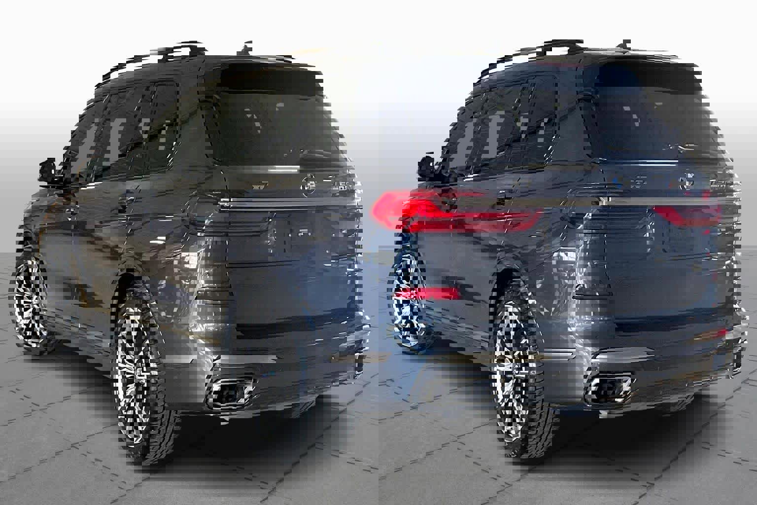 Used 2021 BMW X7 M50i w/ Executive Package image 11