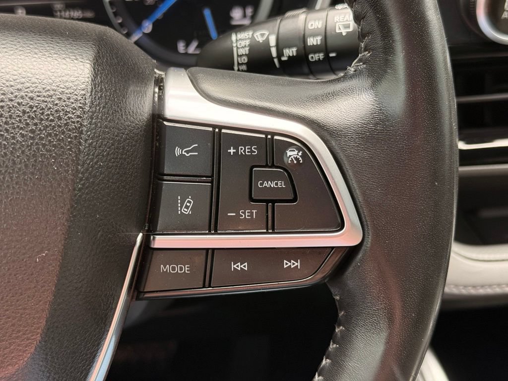 Used 2021 Toyota Highlander XLE AWD/4WD image 33