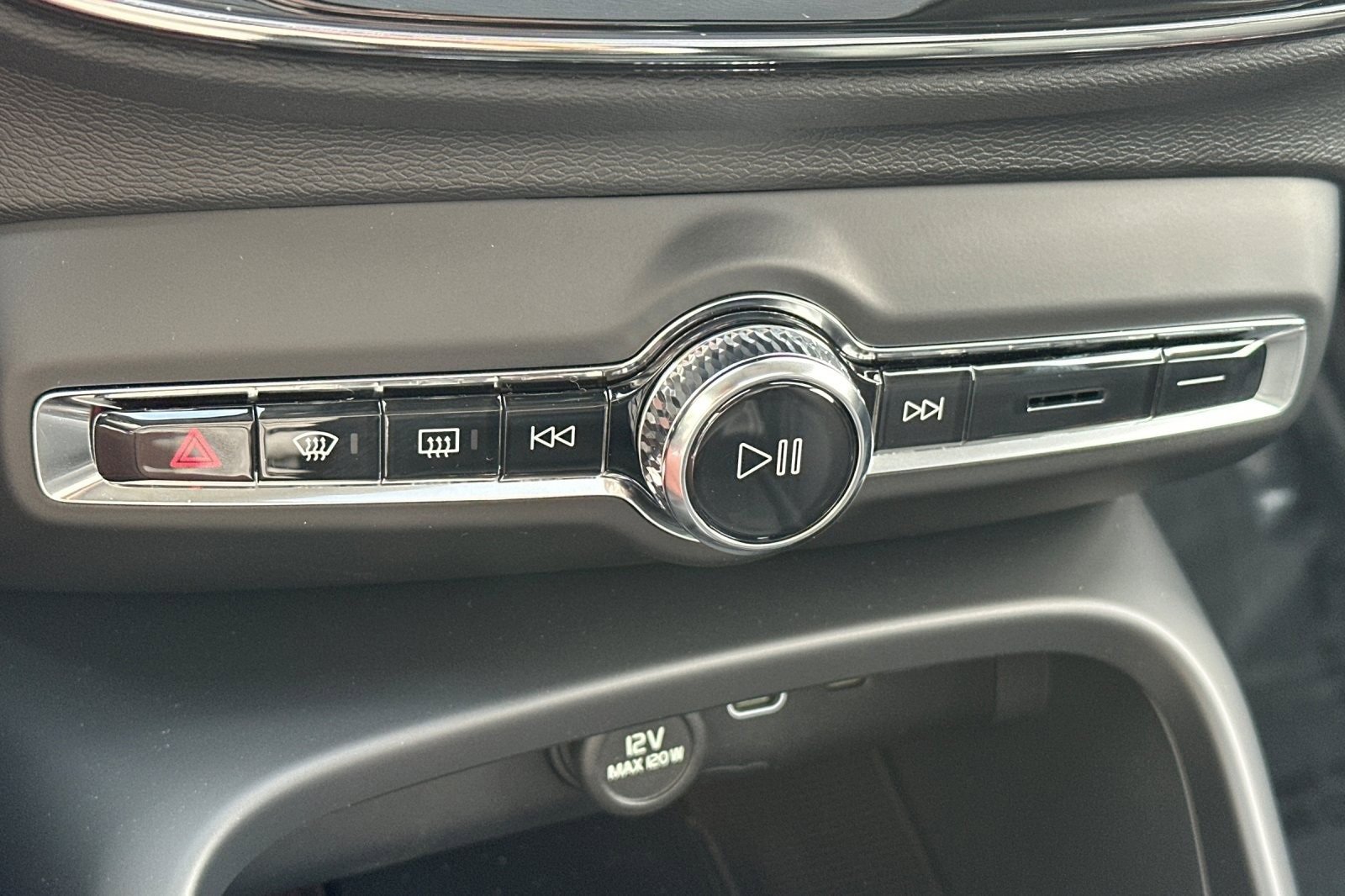 New 2026 Volvo XC40 B5 Ultra w/ Climate Package image 23