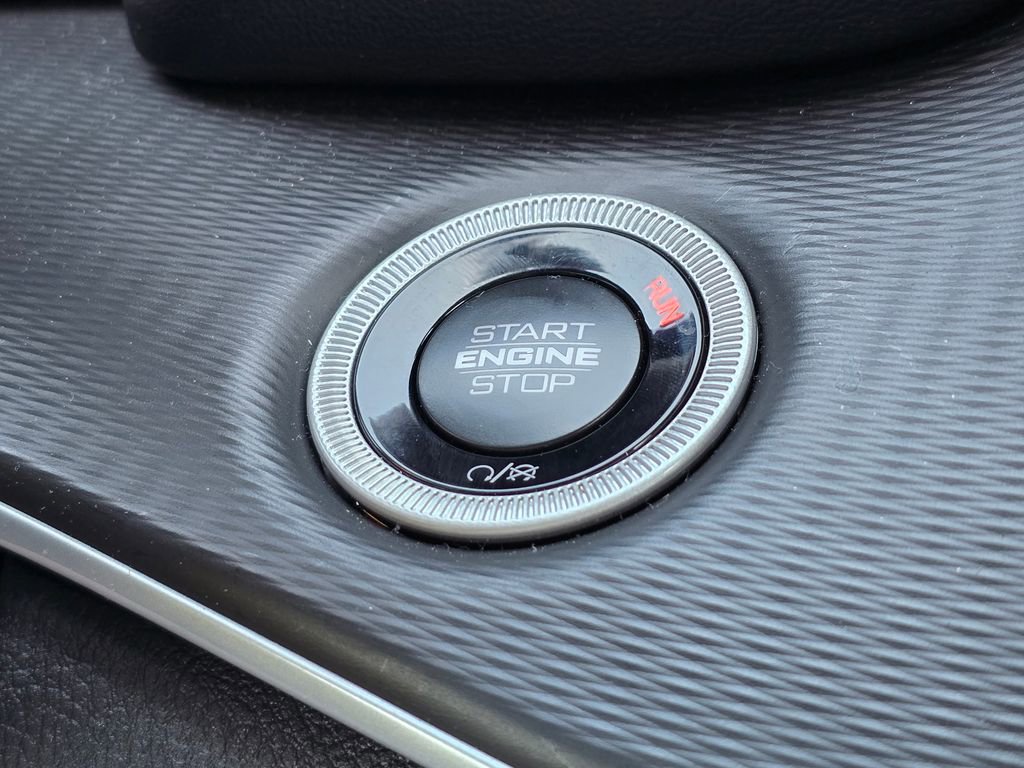 Used 2025 Jeep Grand Cherokee L Laredo image 21