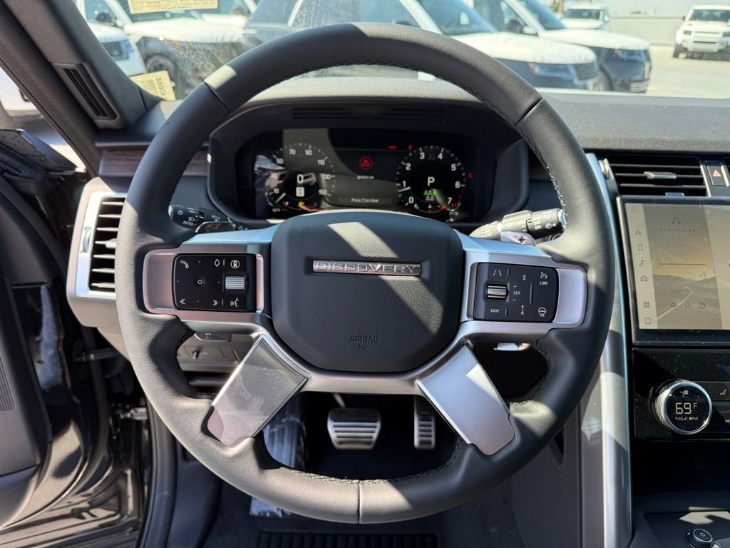 New 2025 Land Rover Discovery Dynamic SE AWD/4WD image 16