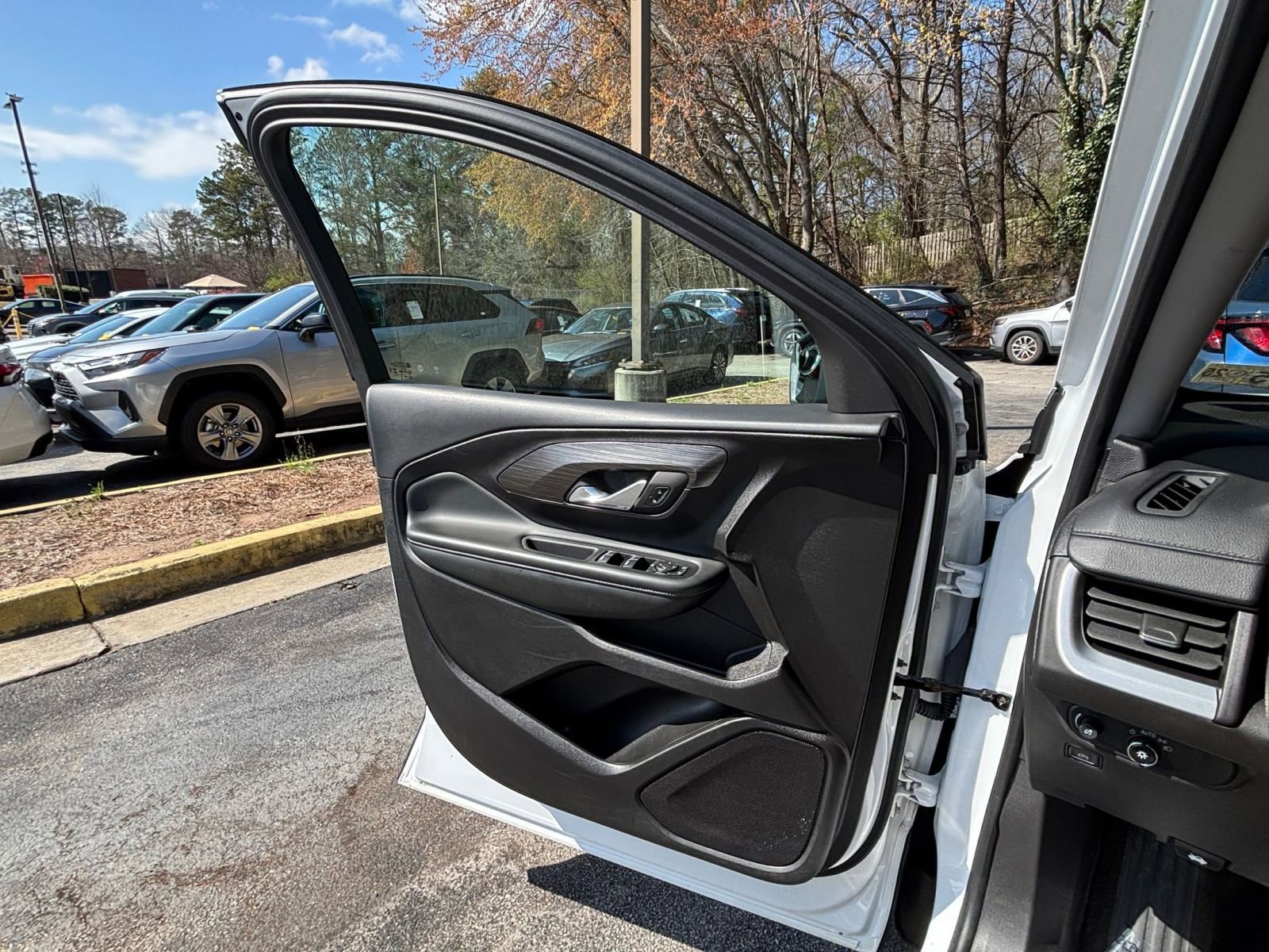 Used 2024 GMC Terrain SLE image 18