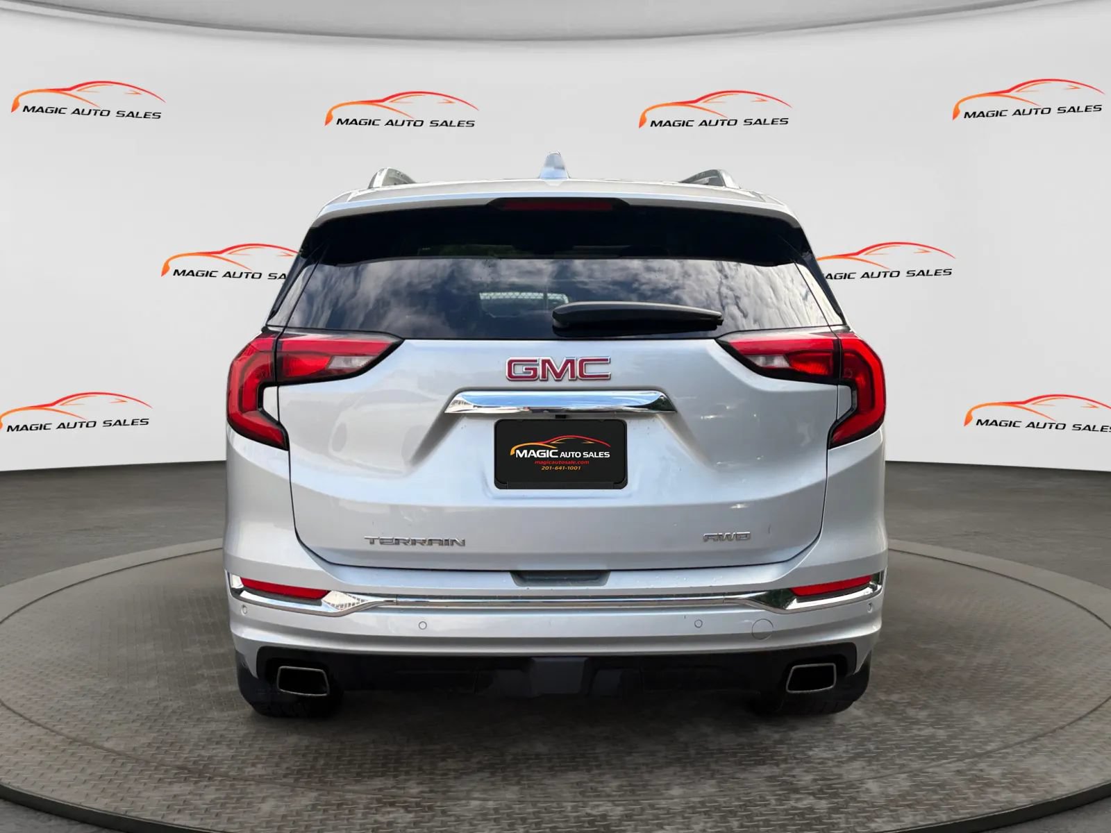 Used 2018 GMC Terrain Denali w/ Advanced Safety Package AWD/4WD image 9