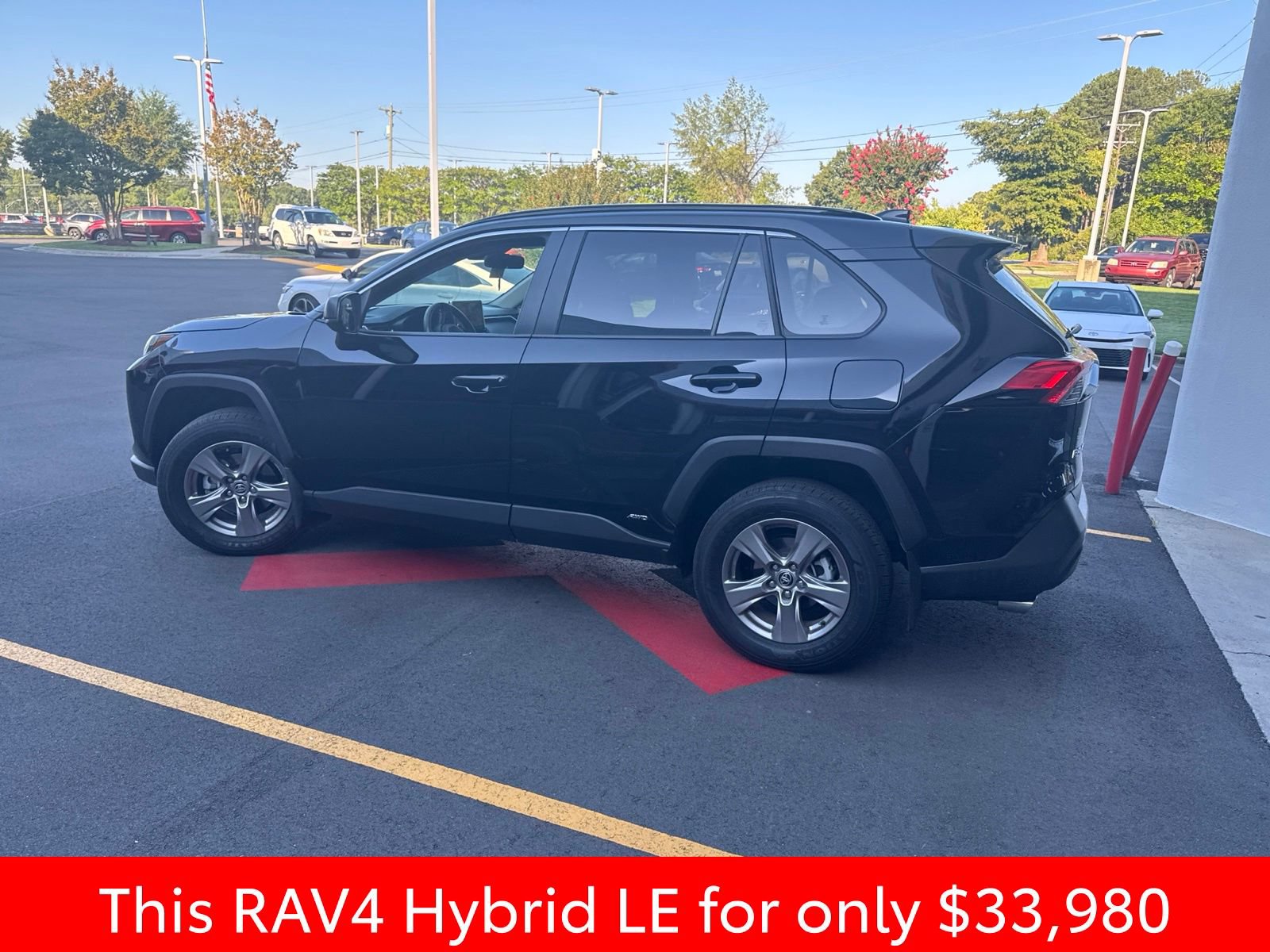 Used 2025 Toyota RAV4 LE AWD/4WD image 5