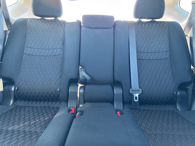 Used 2018 Nissan Rogue S image 20