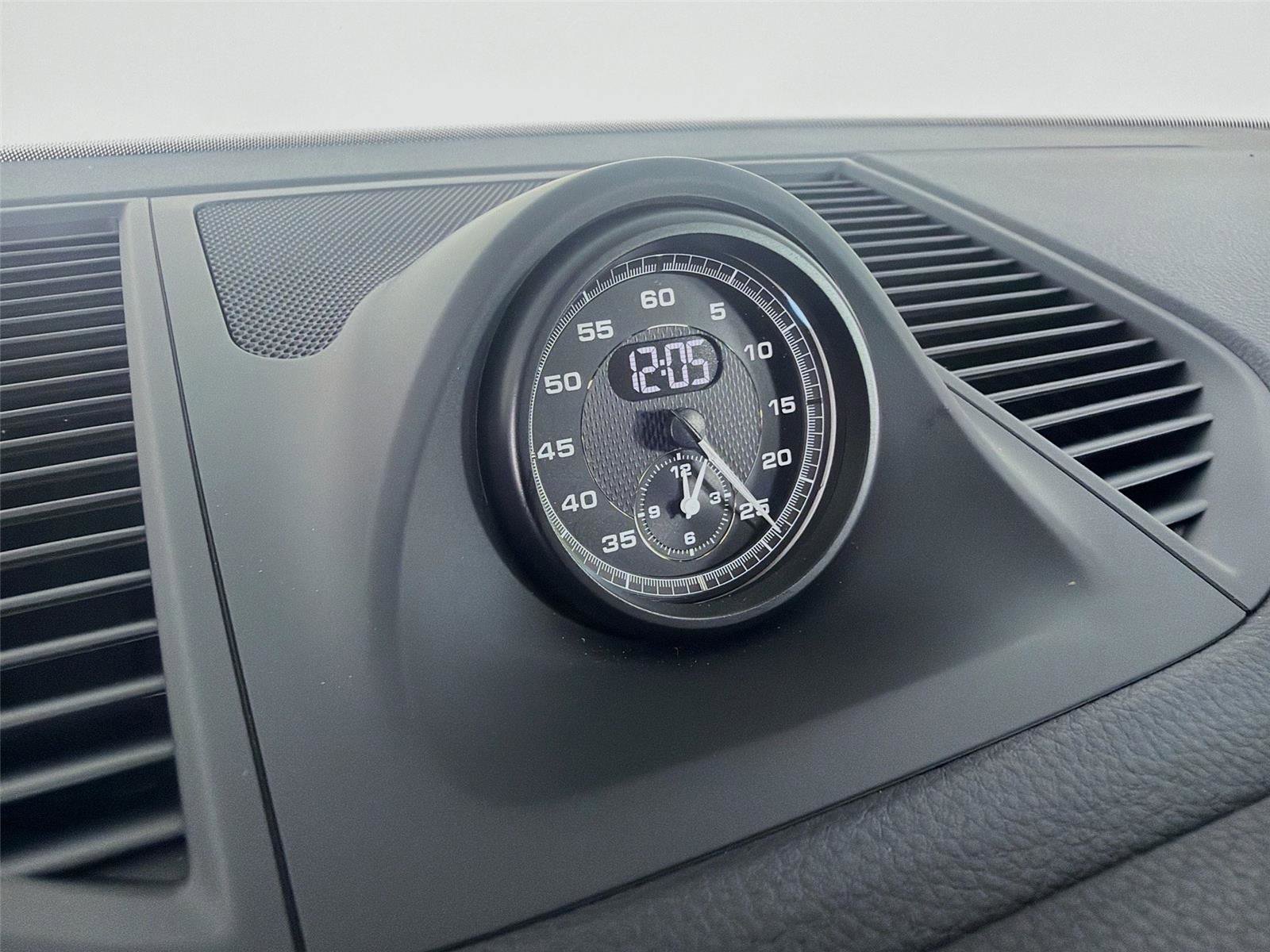 Certified 2025 Porsche Macan image 17