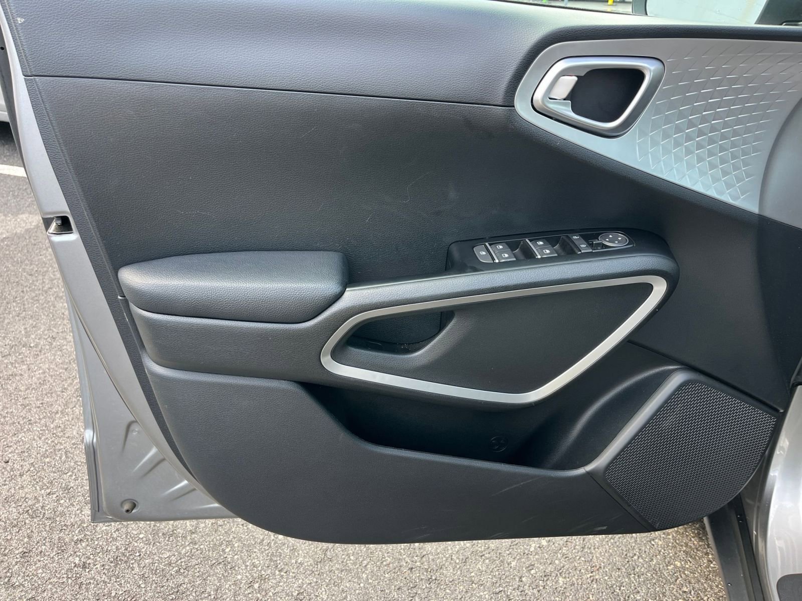 Used 2025 Kia Soul LX w/ LX Technology Package FWD image 18
