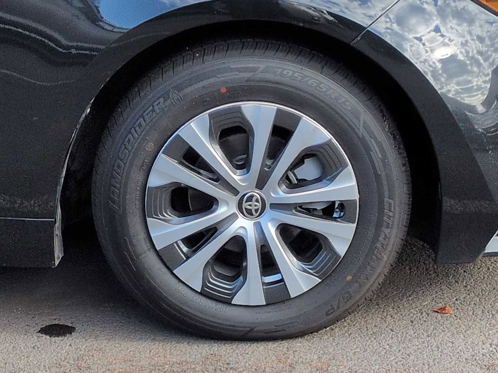 Used 2022 Toyota Corolla LE image 12