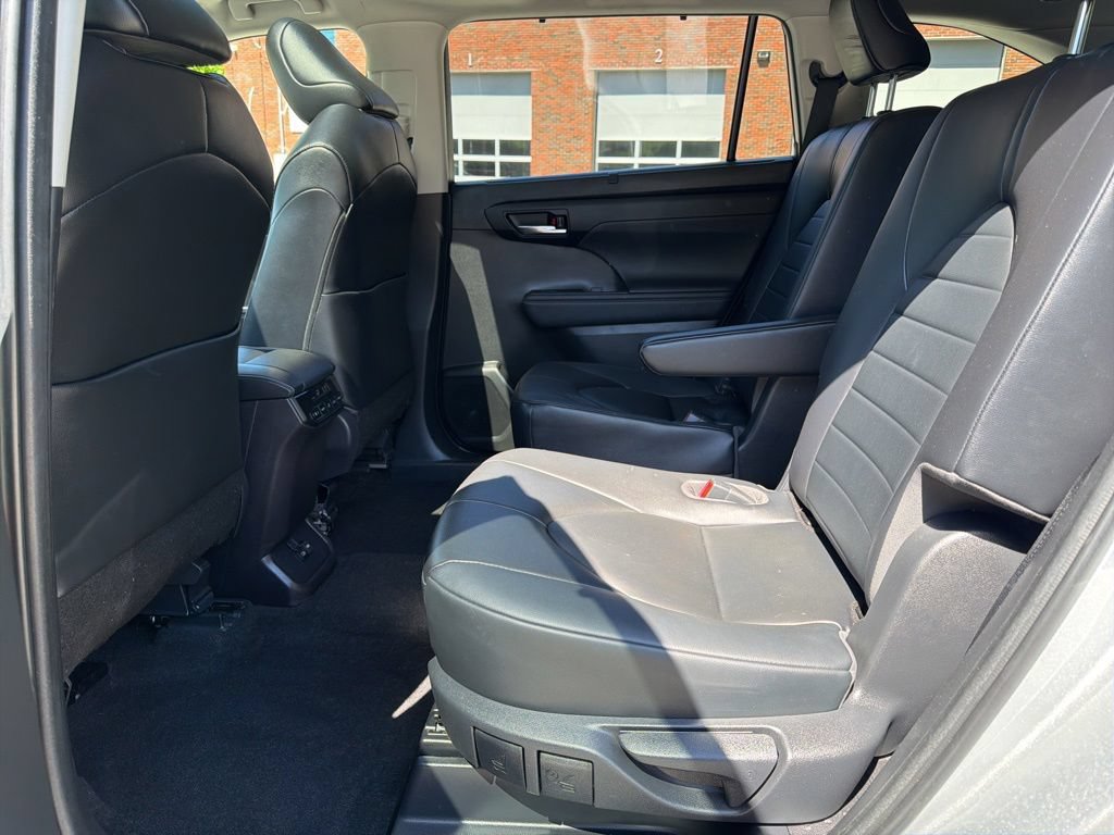Used 2023 Toyota Highlander XLE w/ Protection Package #3 (TMS) AWD/4WD image 25