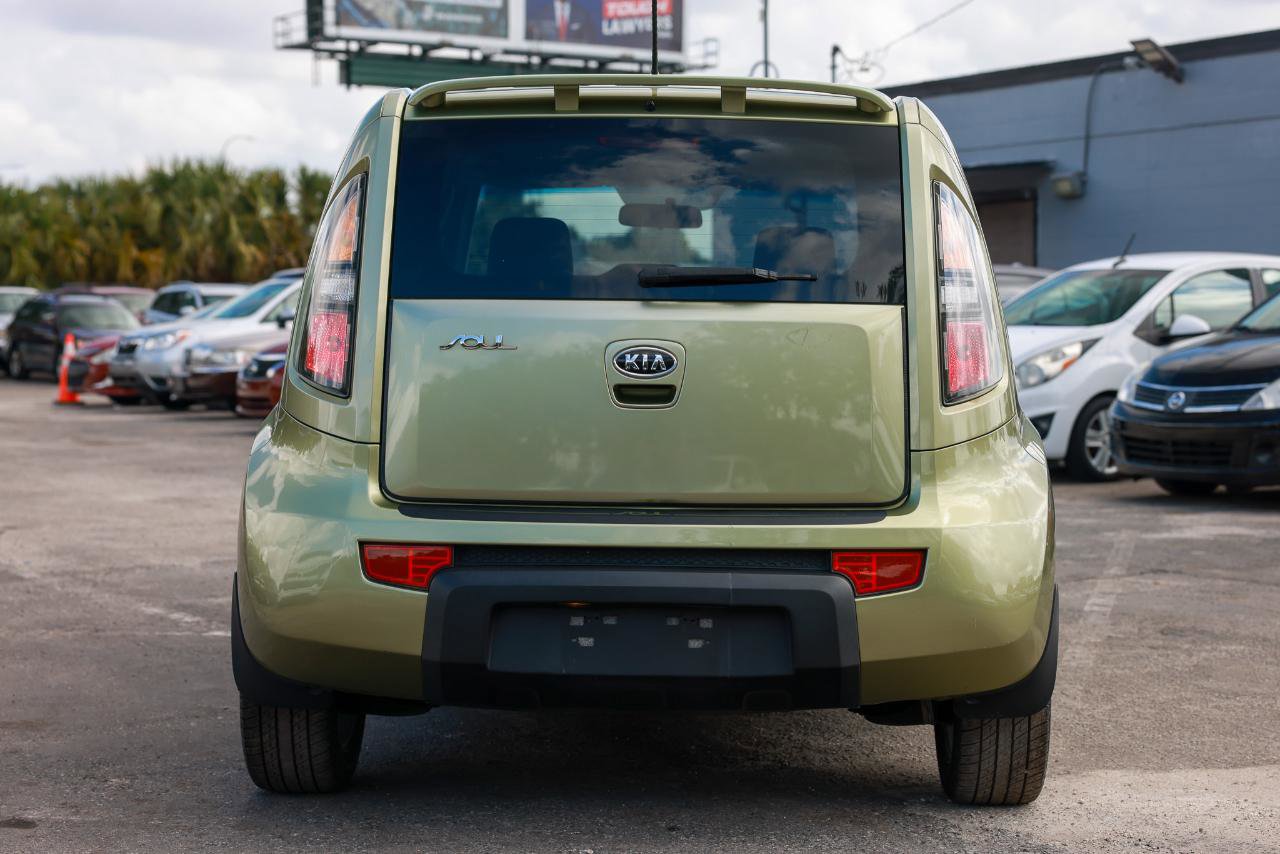 Used 2011 Kia Soul + FWD image 7