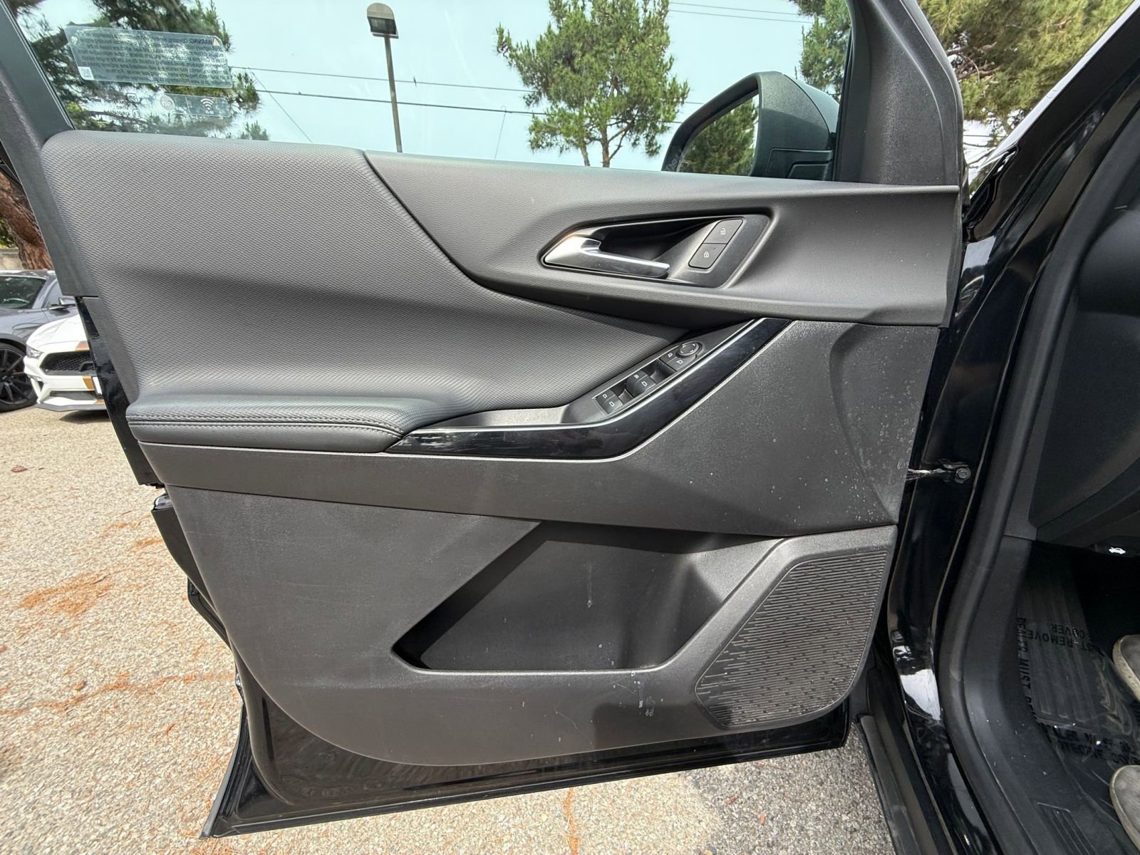 Used 2025 Chevrolet Equinox LT image 18