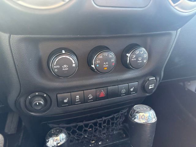 Used 2017 Jeep Wrangler Unlimited Sahara w/ Connectivity Group AWD/4WD image 15