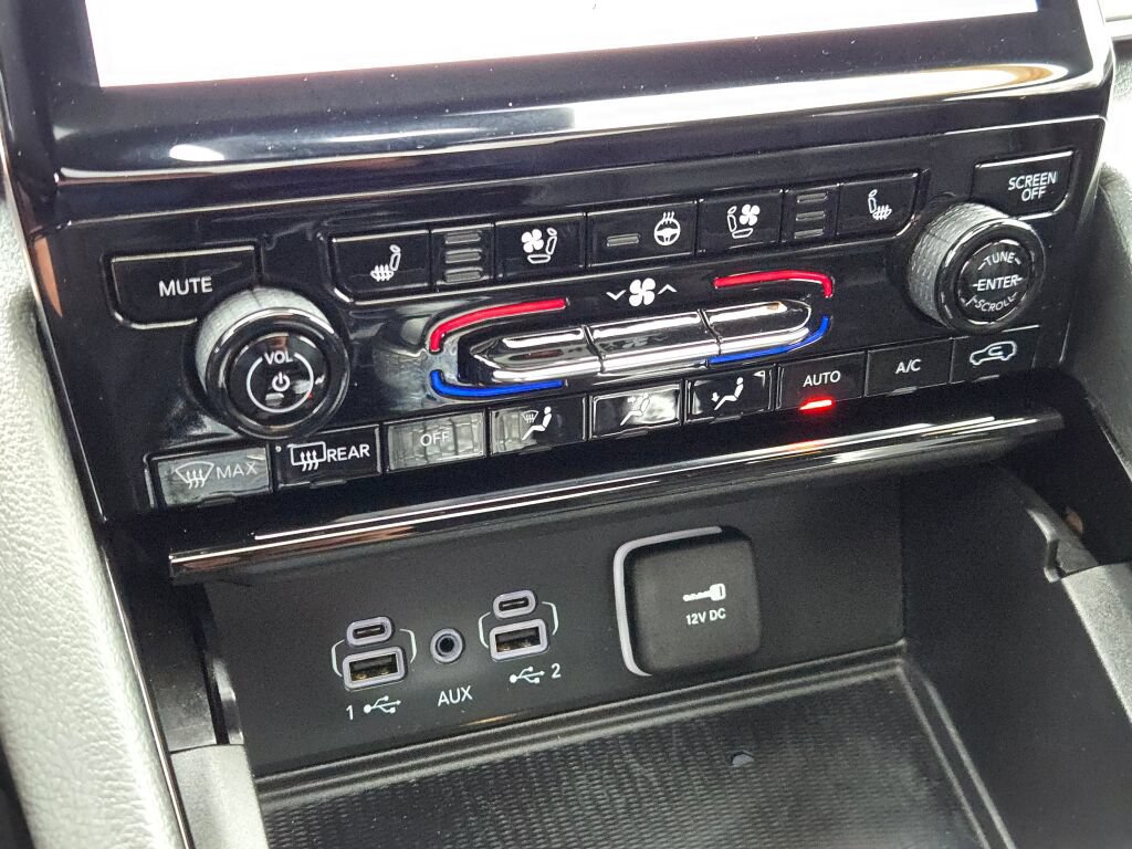 Certified 2023 Jeep Grand Cherokee Overland w/ Luxury Tech Group IV AWD/4WD image 32