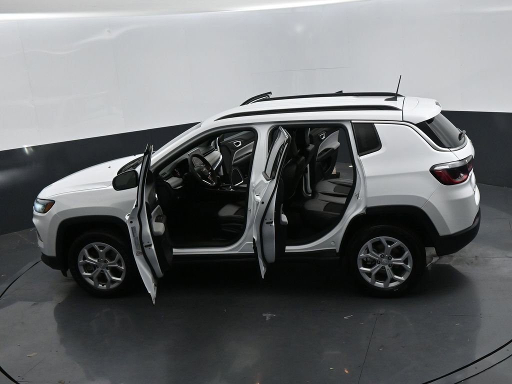 Used 2024 Jeep Compass Latitude image 26