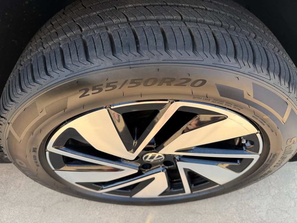 Used 2025 Volkswagen Atlas SE FWD image 14