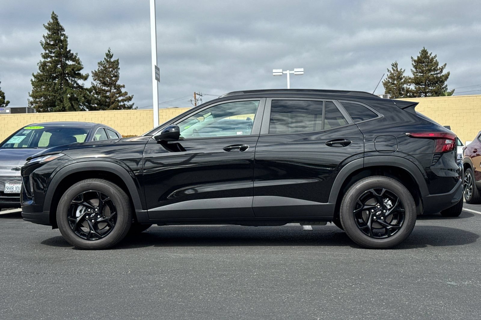 Used 2026 Chevrolet Trax LT w/ Midnight Edition FWD image 8