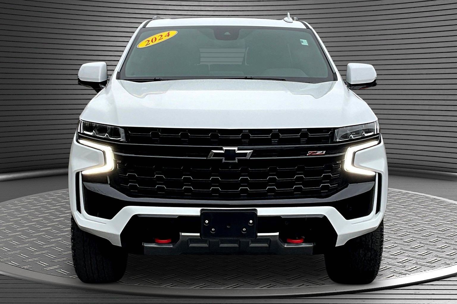 Used 2024 Chevrolet Tahoe Z71 w/ Luxury Package image 2