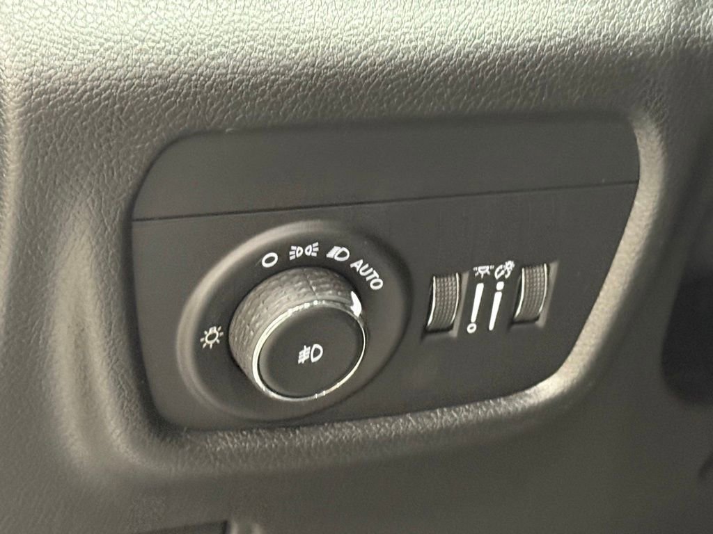 New 2025 Jeep Grand Cherokee Limited image 23