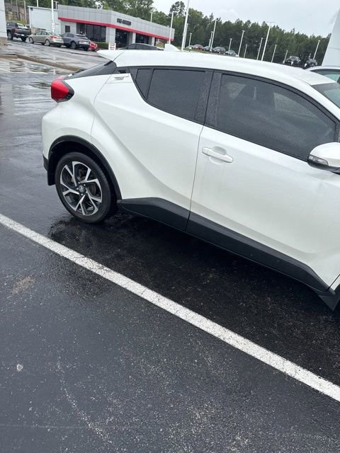Used 2018 Toyota C-HR XLE FWD image 5