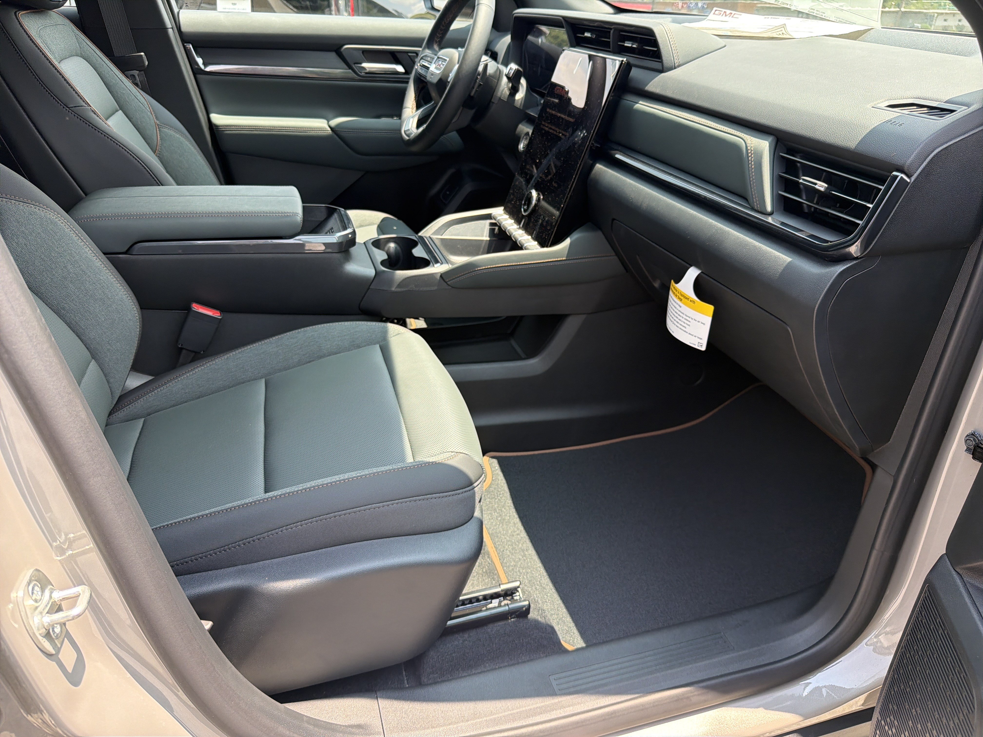 New 2026 GMC Terrain AT4 w/ Technology Package II AWD/4WD image 14