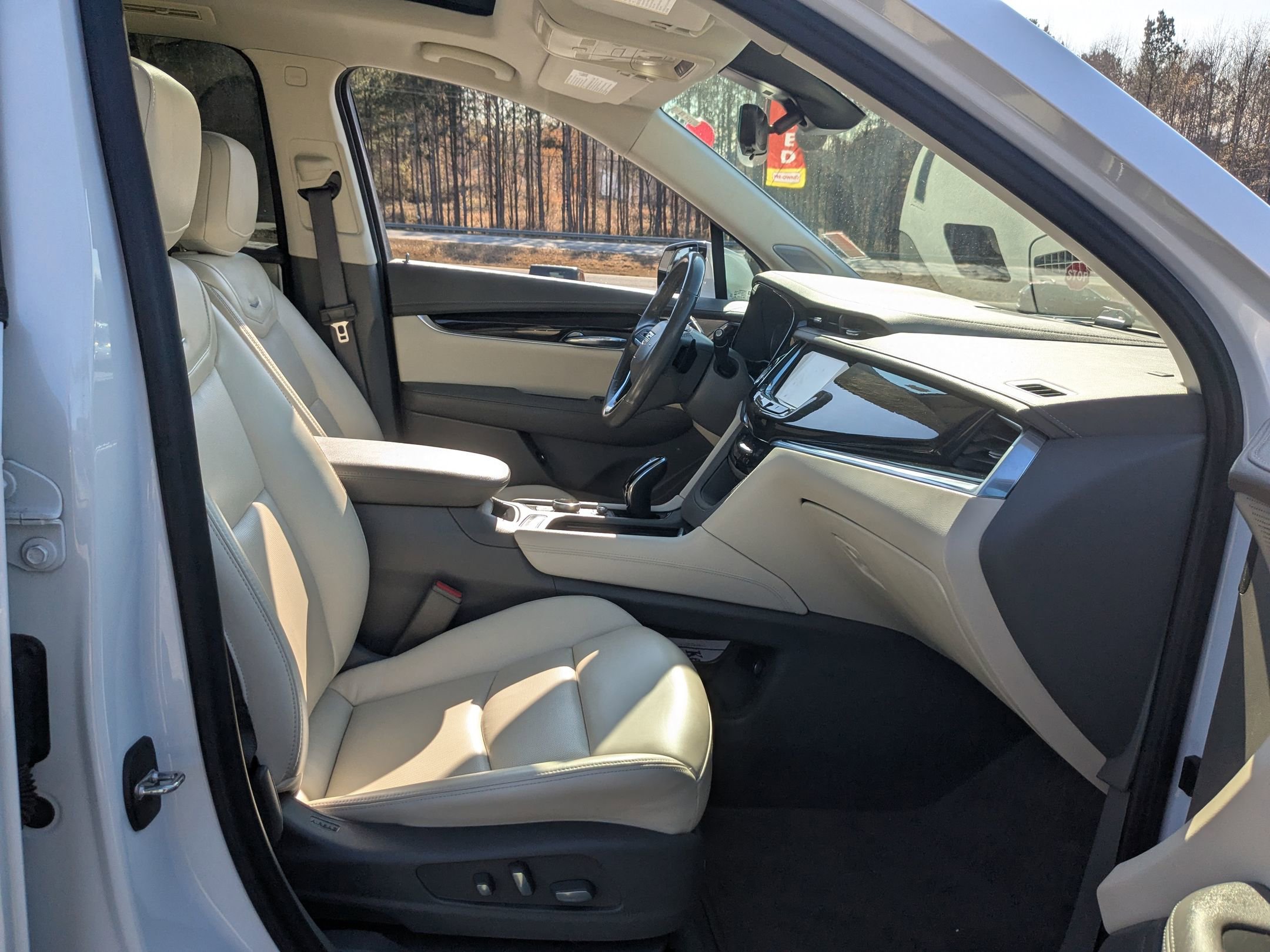 Used 2022 Cadillac XT6 Premium Luxury w/ Technology Package image 28