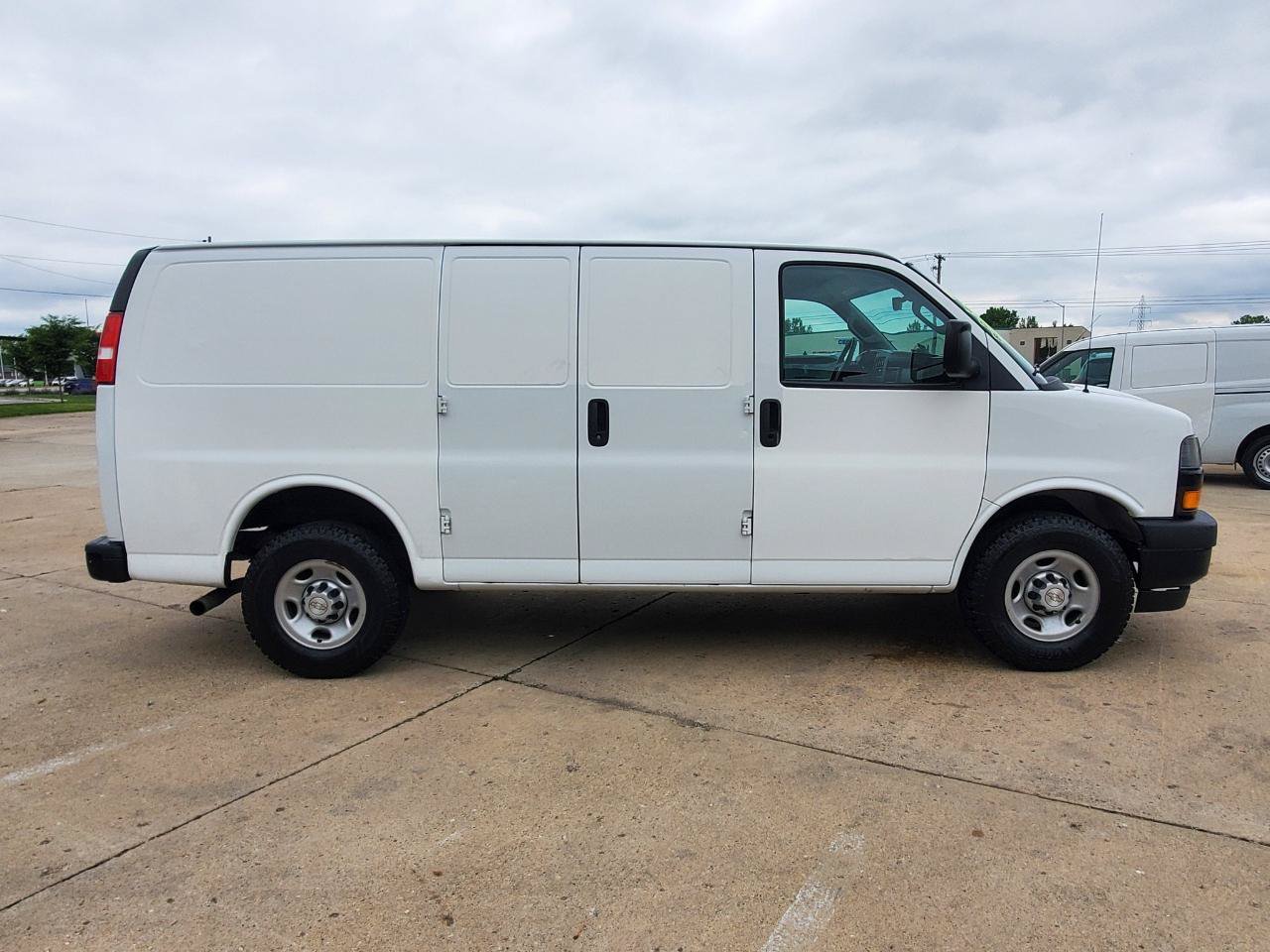 Used 2019 Chevrolet Express 2500 RWD image 4