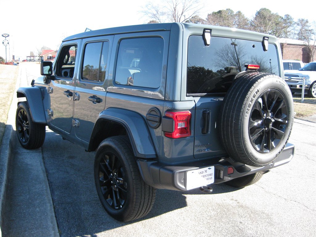 Used 2025 Jeep Wrangler Unlimited Sahara w/ Safety Group image 6