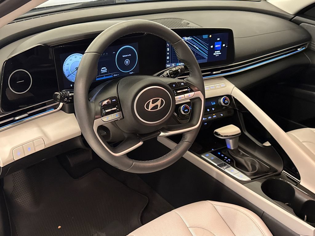 Used 2026 Hyundai Elantra Limited FWD image 18