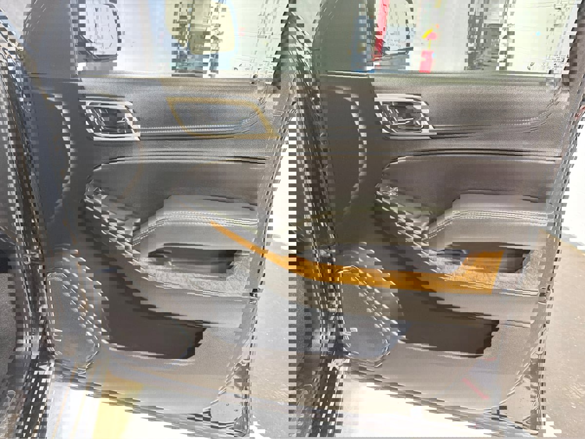 Used 2019 GMC Yukon XL Denali w/ Denali Ultimate Package AWD/4WD image 28