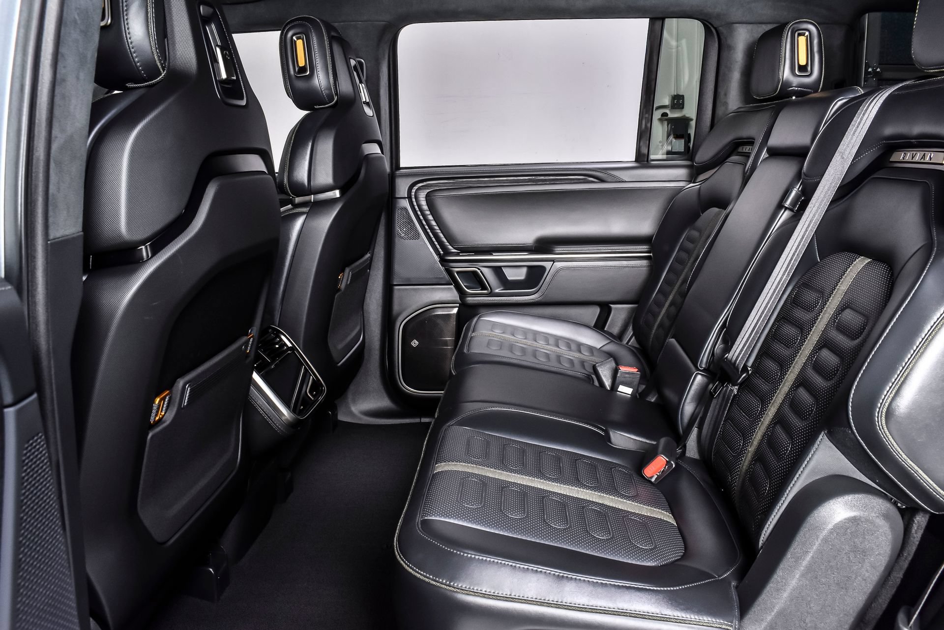 Used 2024 Rivian R1S Adventure AWD/4WD image 19