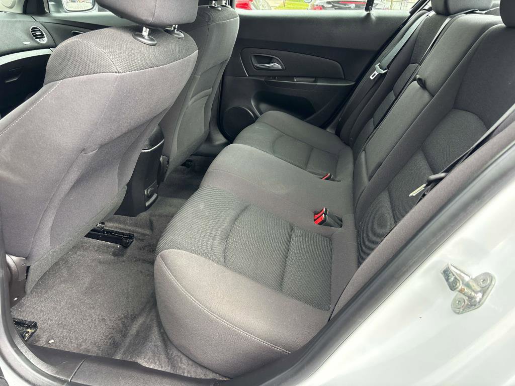 Used 2015 Chevrolet Cruze LT image 10
