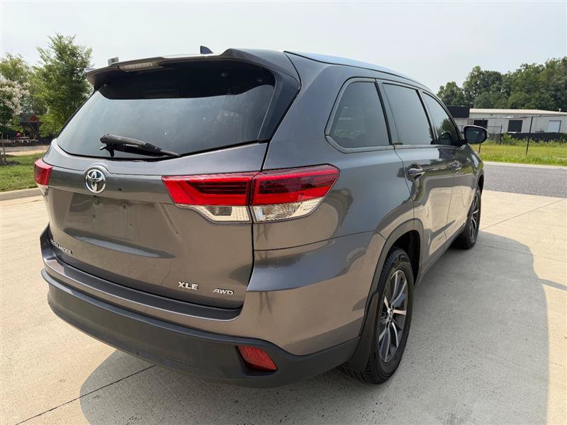 Used 2018 Toyota Highlander XLE AWD/4WD image 7