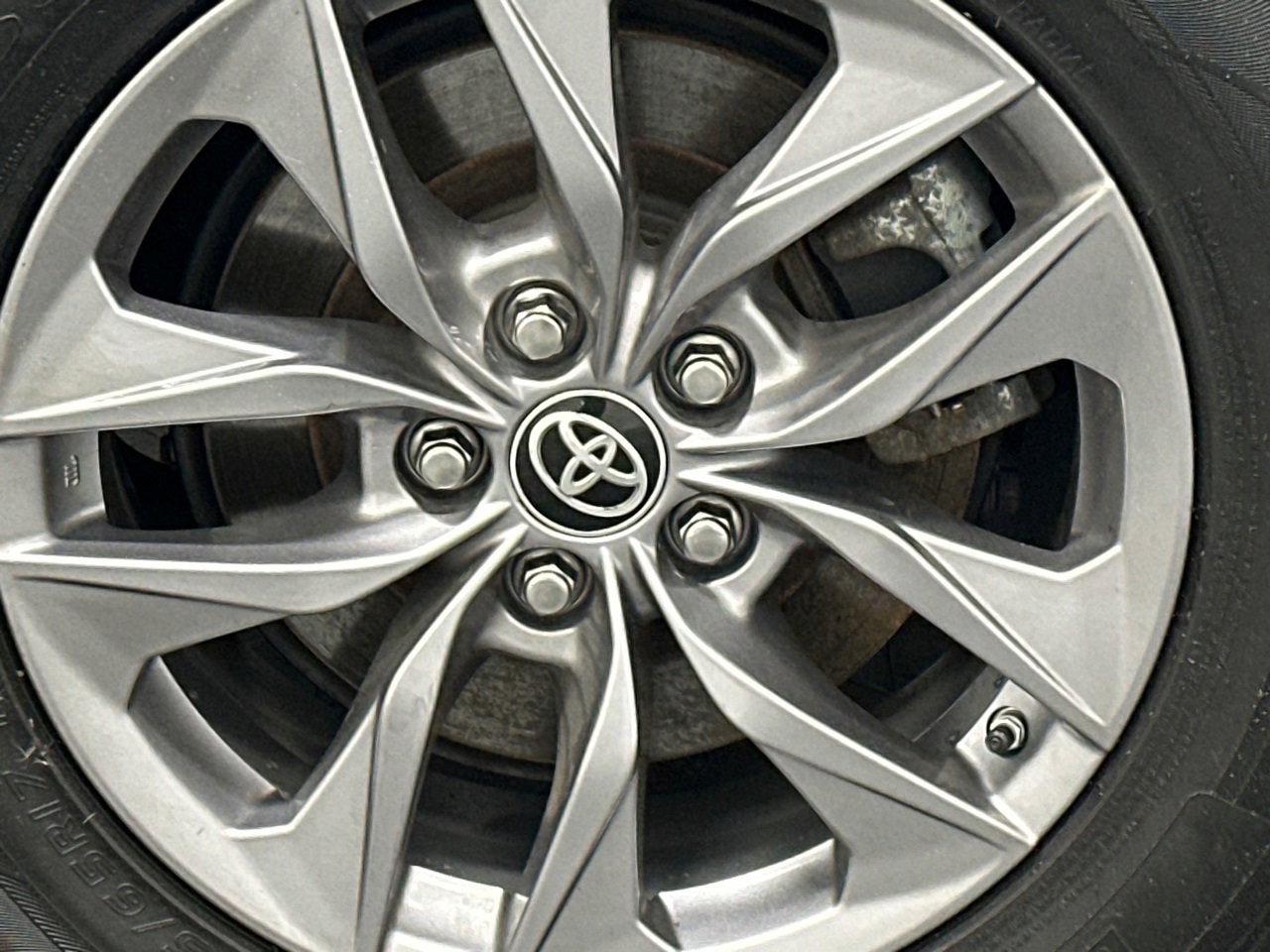 Used 2021 Toyota Sienna XLE image 5