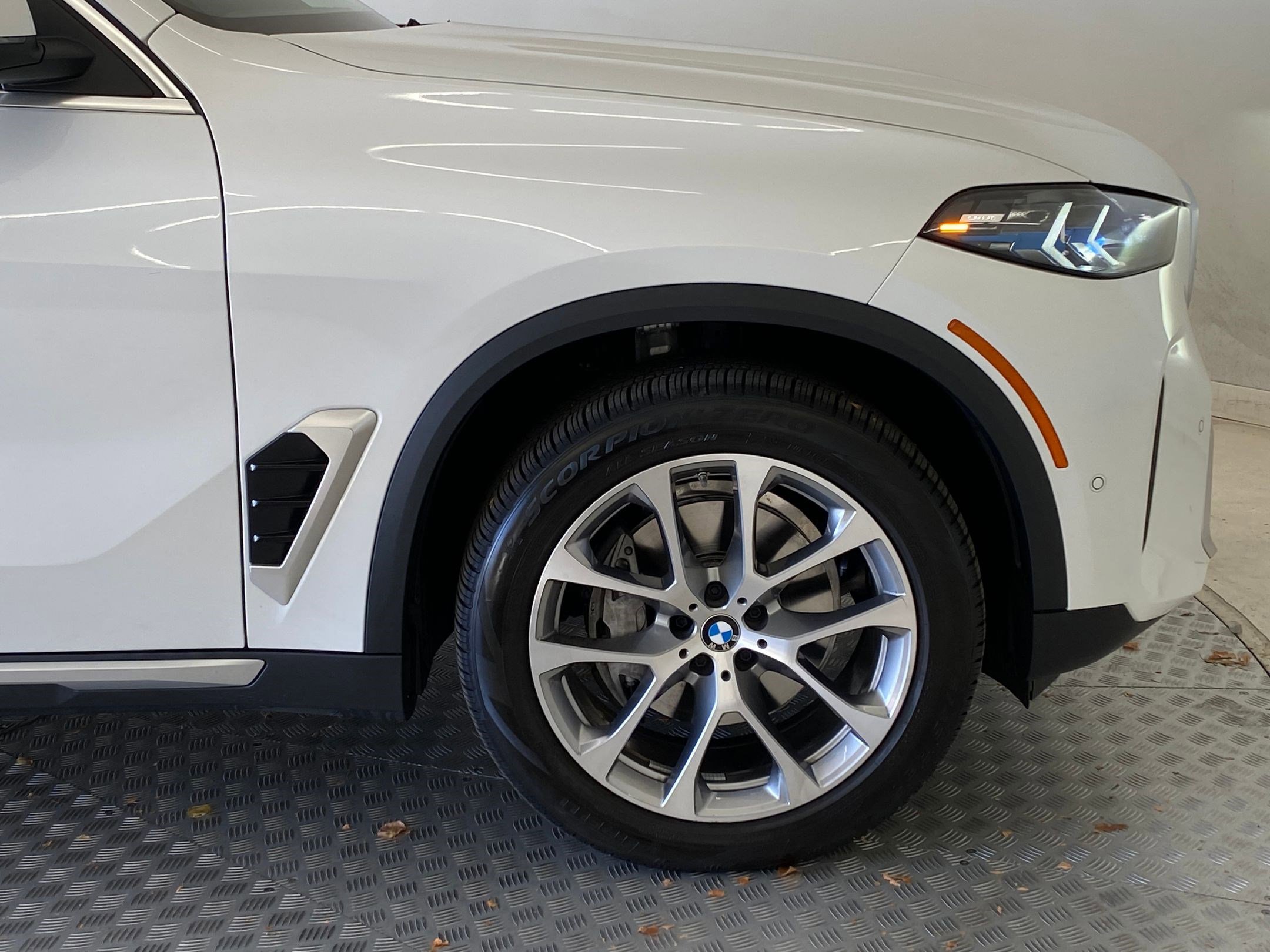 Used 2026 BMW X5 xDrive40i w/ Climate Comfort Package image 10