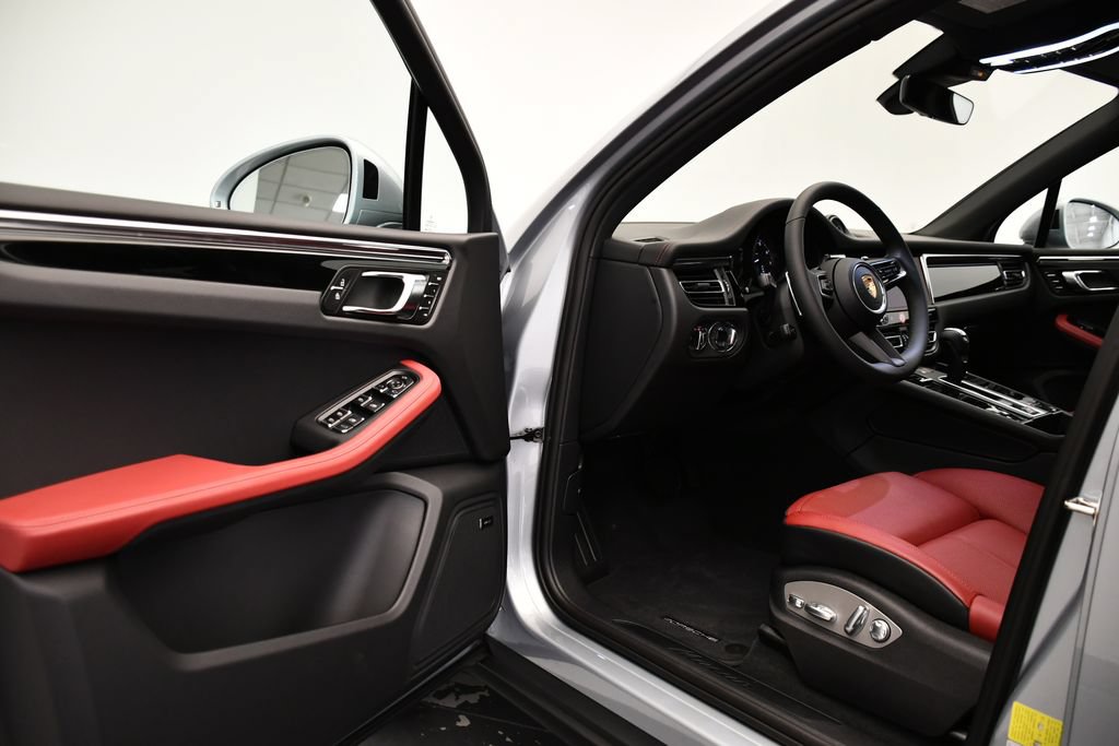 Certified 2026 Porsche Macan AWD/4WD image 39