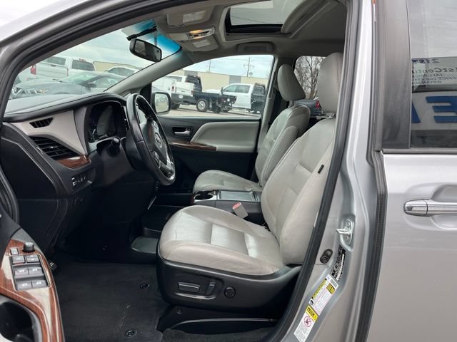 Used 2017 Toyota Sienna Limited FWD image 34