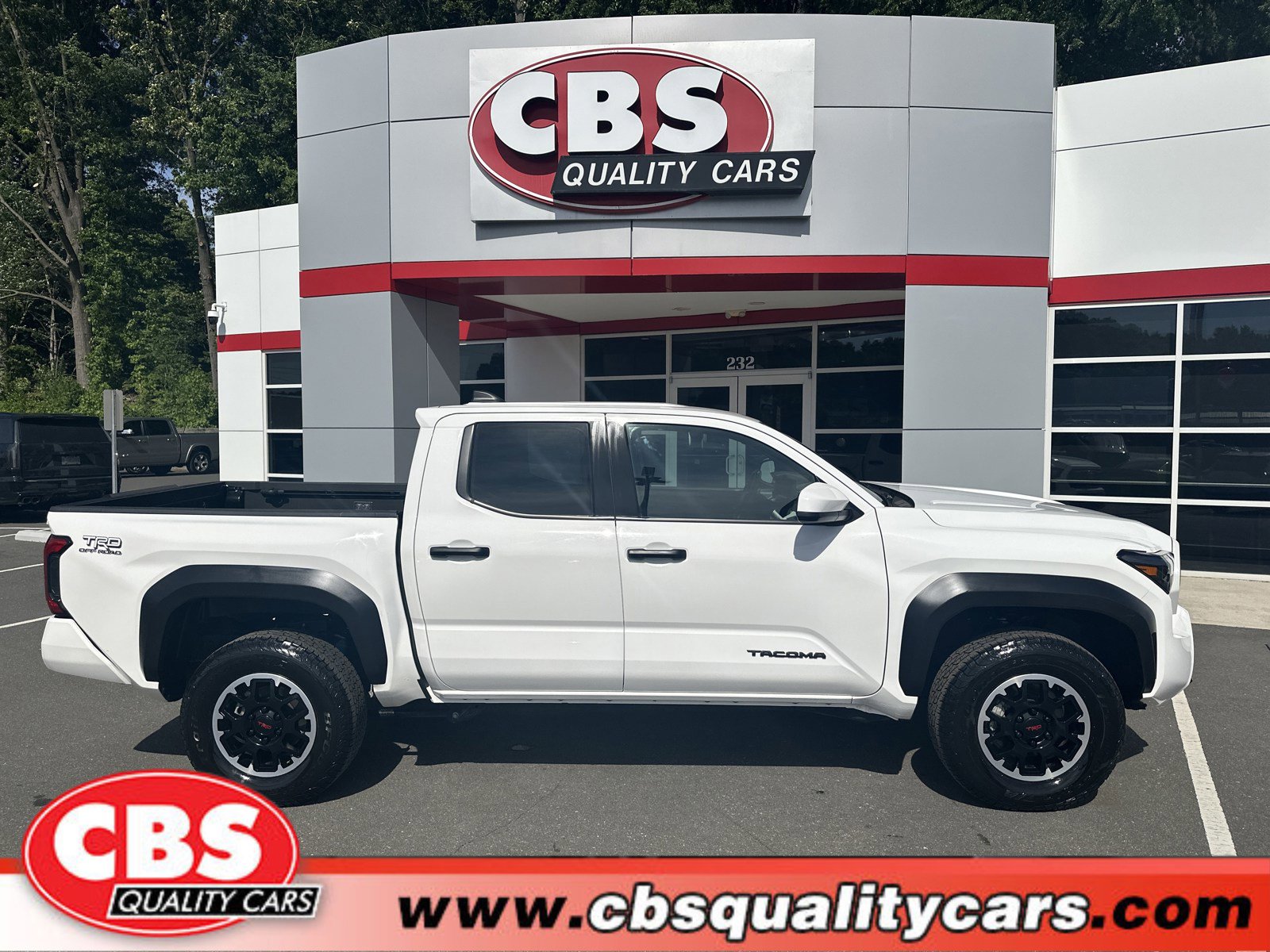 Used 2024 Toyota Tacoma TRD Off-Road AWD/4WD image 1