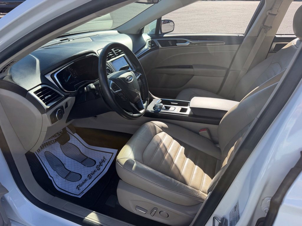 Used 2018 Ford Fusion SE w/ Fusion SE Technology Package AWD/4WD image 10