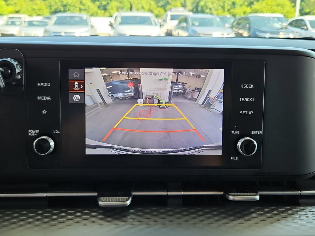 Used 2024 Kia Carnival LX FWD image 19